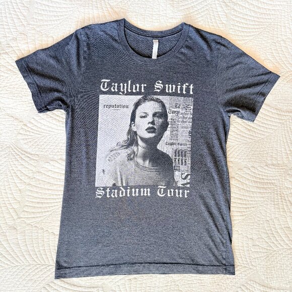 Taylor Swift Reputation Stadium Tour 2018 Graphic Tee Size S - Picture 1 of 11